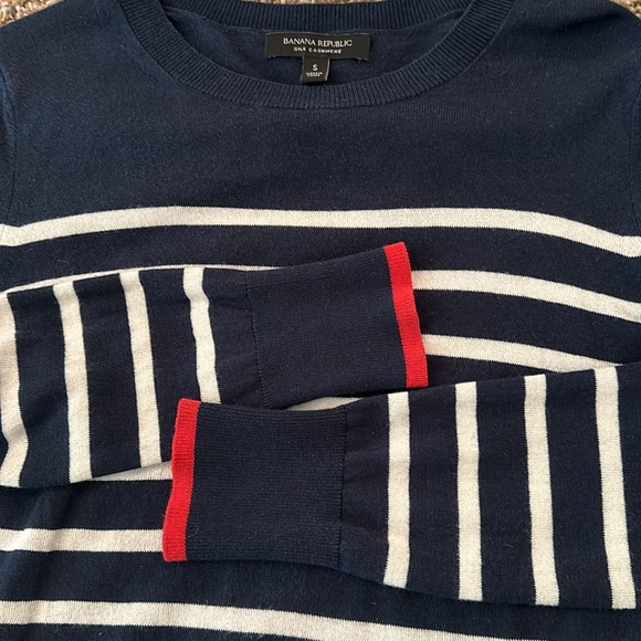 Nautical Banana Republic navy & white stripe sweater with red trim Sz small - Picture 3 of 4
